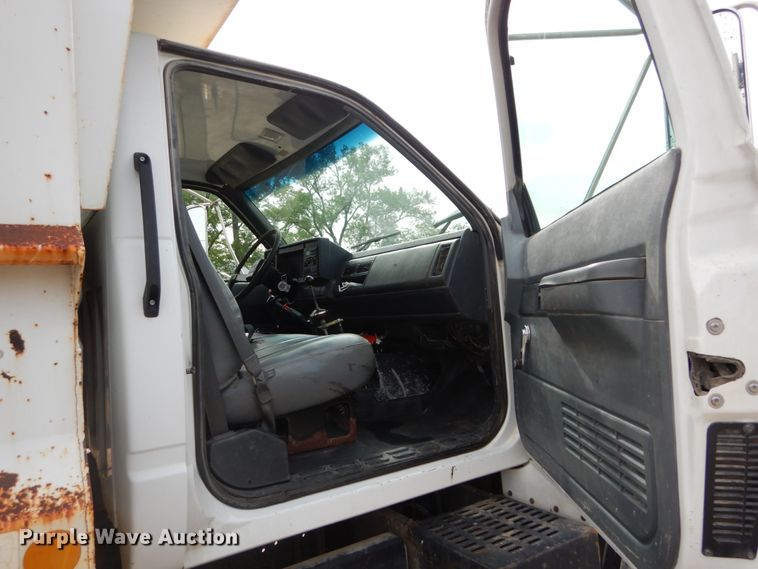 image for item IY9721 1998 GMC C6500  dump truck