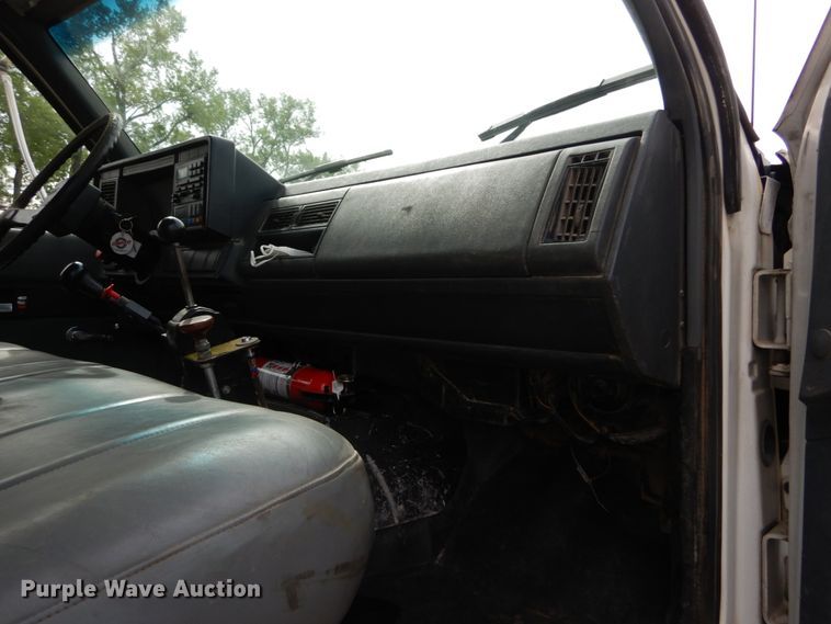 image for item IY9721 1998 GMC C6500  dump truck