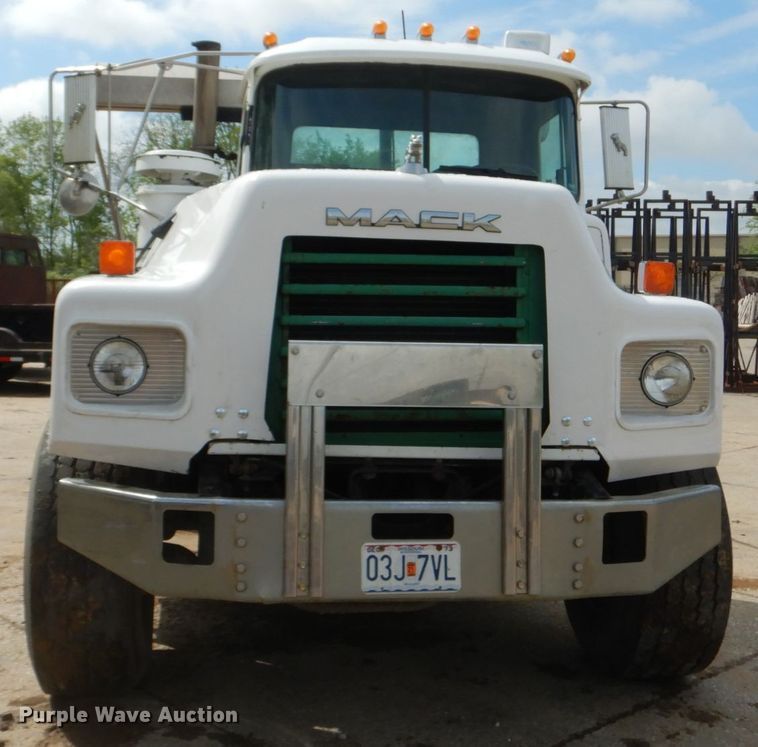 image for item IY9722 2004 Mack DM690S  roll-off container truck