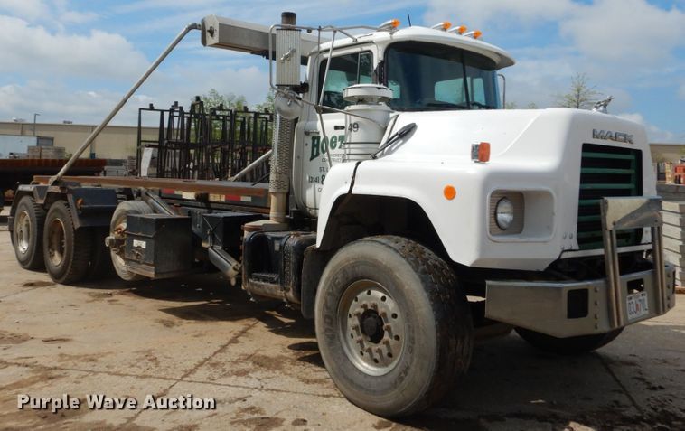 image for item IY9722 2004 Mack DM690S  roll-off container truck