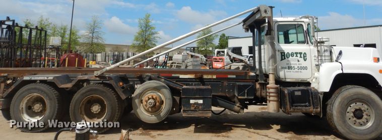 image for item IY9722 2004 Mack DM690S  roll-off container truck