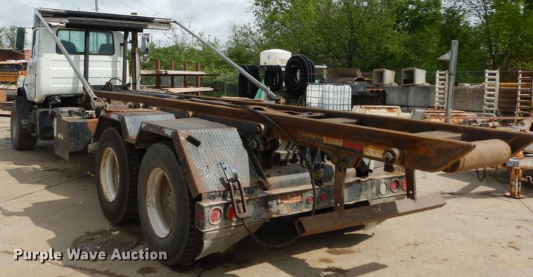 image for item IY9722 2004 Mack DM690S  roll-off container truck