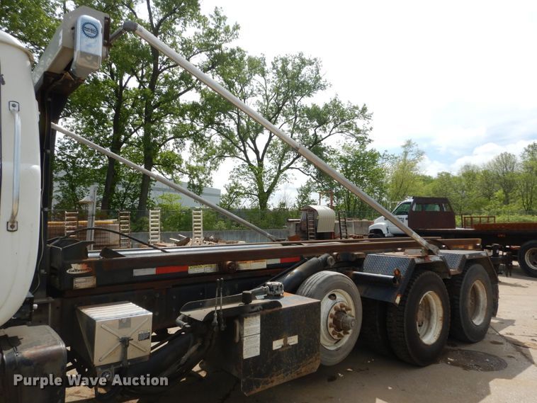 image for item IY9722 2004 Mack DM690S  roll-off container truck