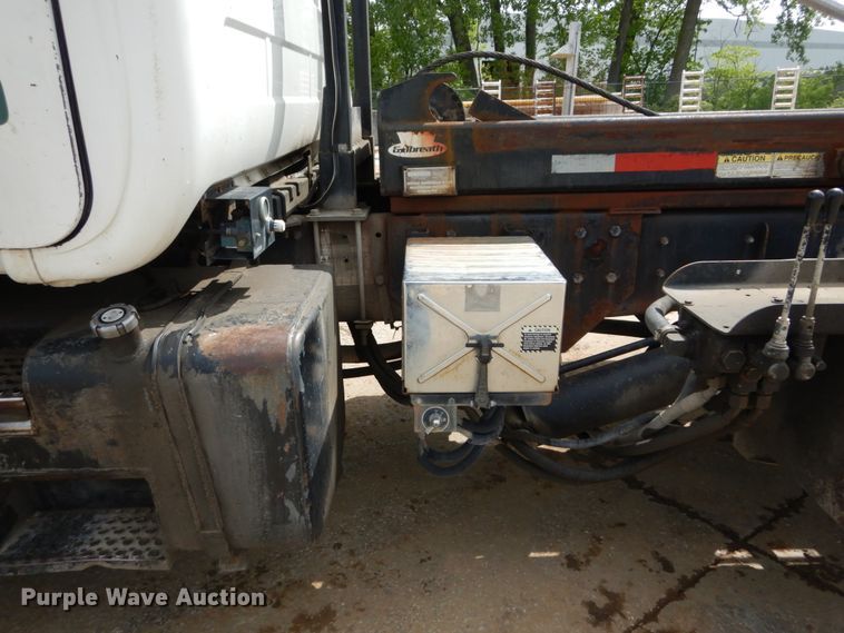 image for item IY9722 2004 Mack DM690S  roll-off container truck