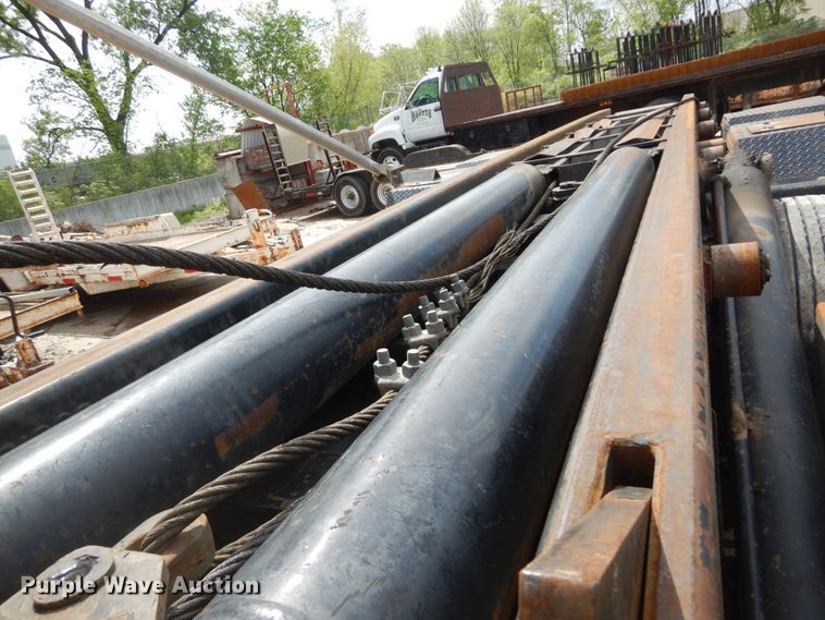 image for item IY9722 2004 Mack DM690S  roll-off container truck