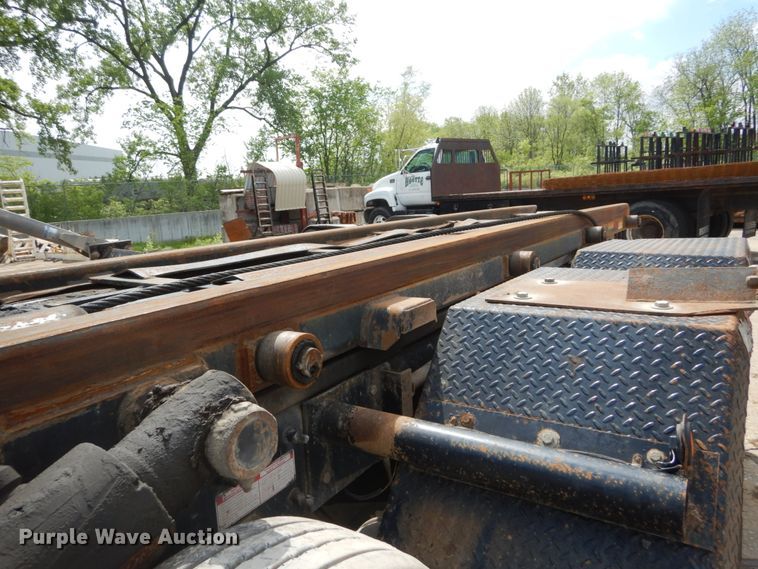 image for item IY9722 2004 Mack DM690S  roll-off container truck