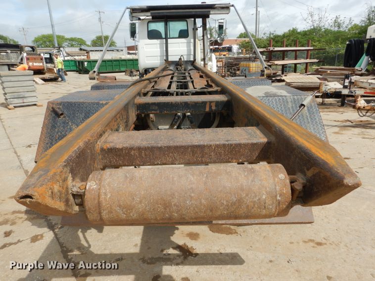 image for item IY9722 2004 Mack DM690S  roll-off container truck