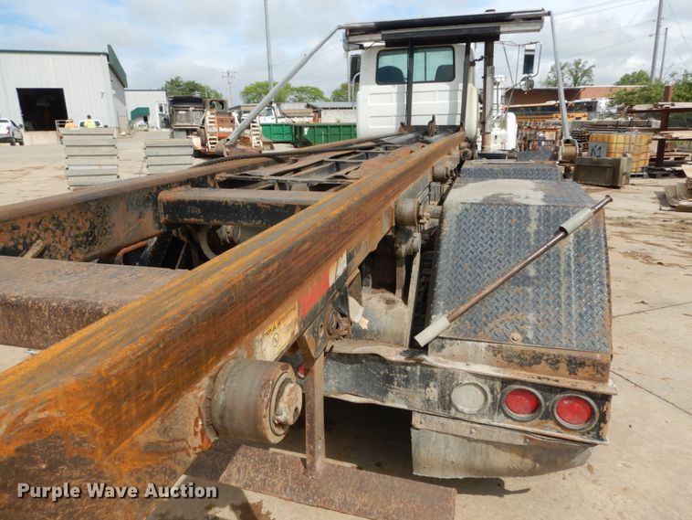 image for item IY9722 2004 Mack DM690S  roll-off container truck