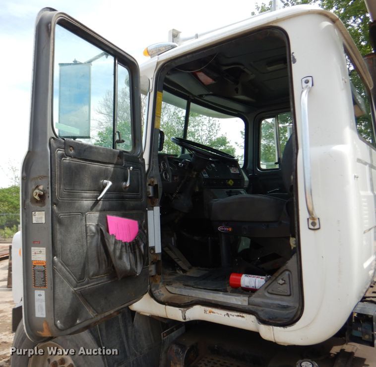 image for item IY9722 2004 Mack DM690S  roll-off container truck