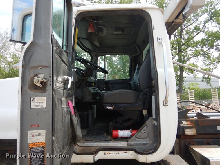 image for item IY9722 2004 Mack DM690S  roll-off container truck