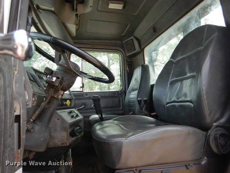 image for item IY9722 2004 Mack DM690S  roll-off container truck