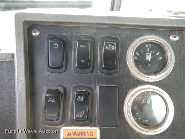 image for item IY9722 2004 Mack DM690S  roll-off container truck