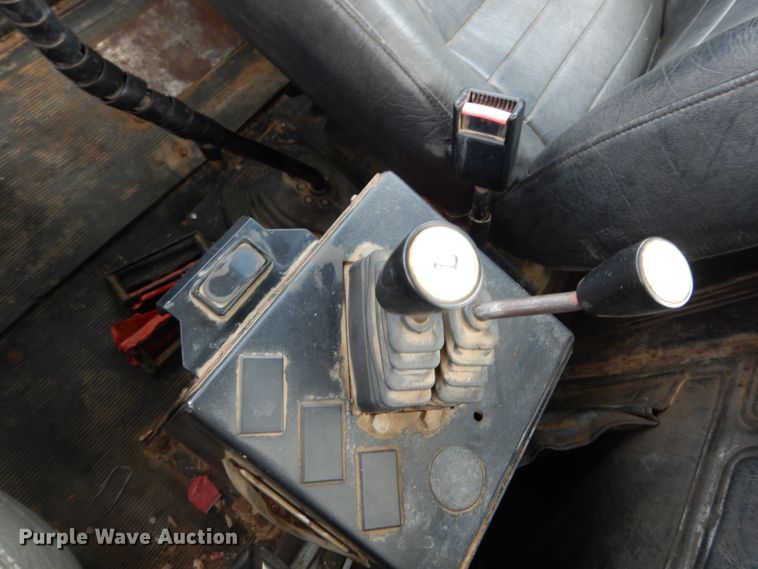 image for item IY9722 2004 Mack DM690S  roll-off container truck