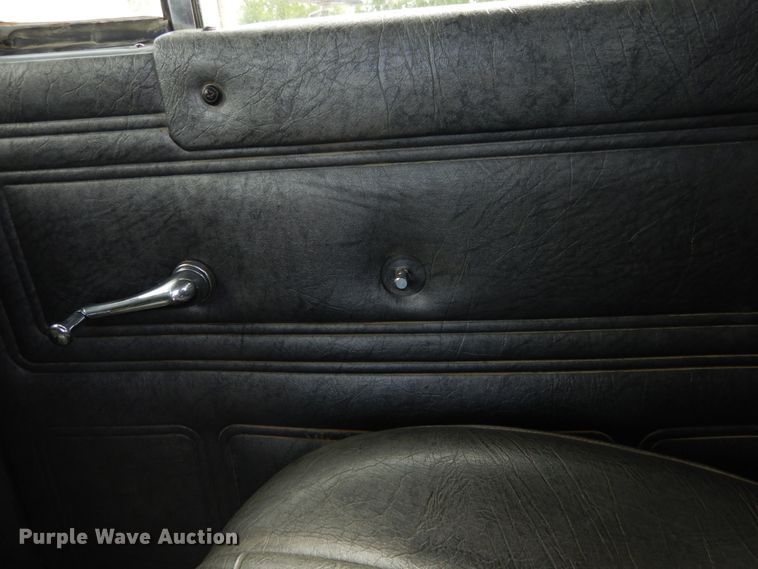 image for item IY9722 2004 Mack DM690S  roll-off container truck