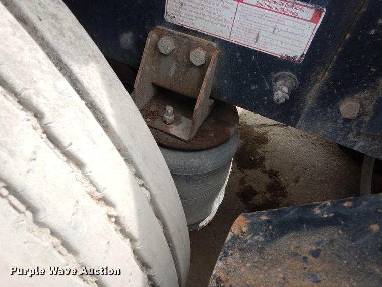 image for item IY9722 2004 Mack DM690S  roll-off container truck