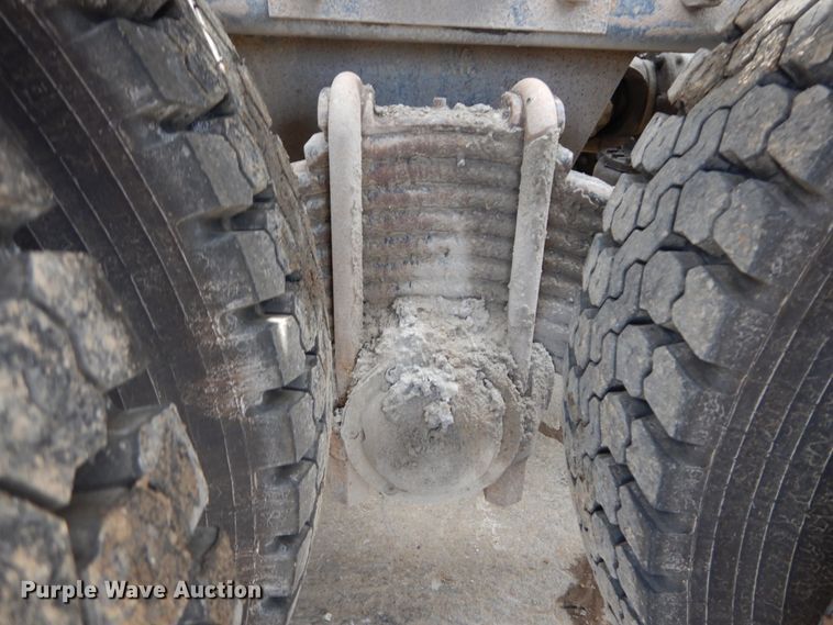 image for item IY9722 2004 Mack DM690S  roll-off container truck