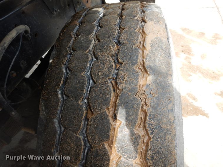 image for item IY9722 2004 Mack DM690S  roll-off container truck