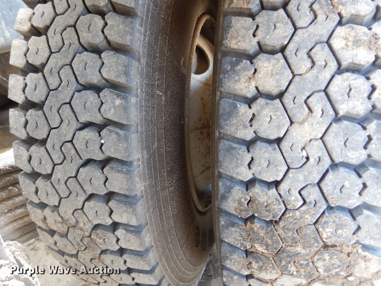 image for item IY9722 2004 Mack DM690S  roll-off container truck