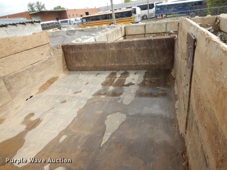 image for item IY9725 Roll-off container