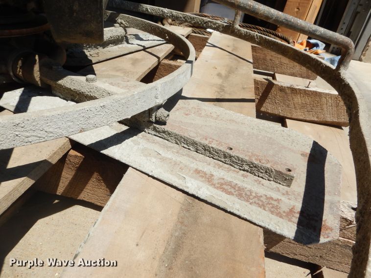 image for item IY9737 Power trowel