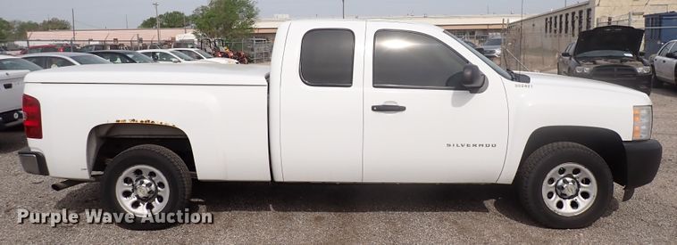 image for item DJ5558 2011 Chevrolet Silverado 1500  Ext. Cab pickup truck