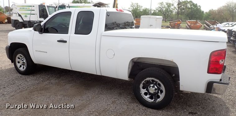 image for item DJ5558 2011 Chevrolet Silverado 1500  Ext. Cab pickup truck