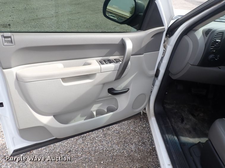 image for item DJ5558 2011 Chevrolet Silverado 1500  Ext. Cab pickup truck