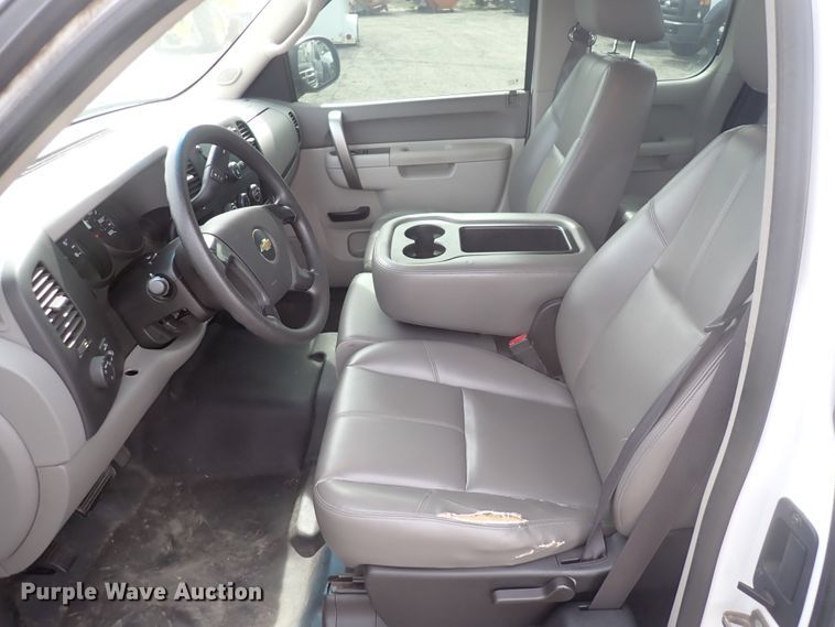 image for item DJ5558 2011 Chevrolet Silverado 1500  Ext. Cab pickup truck