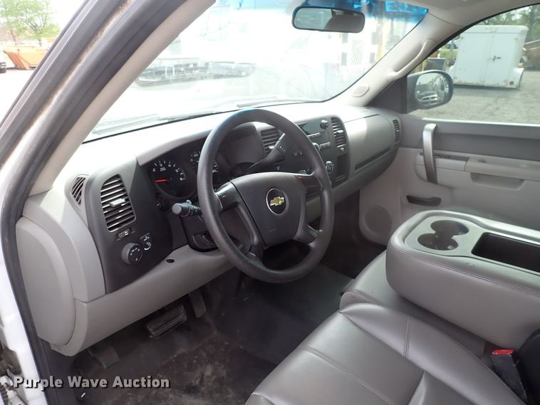 image for item DJ5558 2011 Chevrolet Silverado 1500  Ext. Cab pickup truck