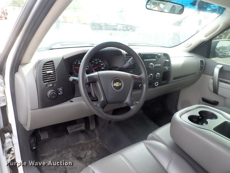 image for item DJ5558 2011 Chevrolet Silverado 1500  Ext. Cab pickup truck