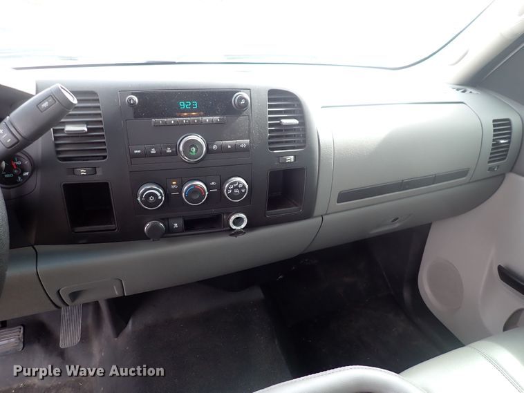 image for item DJ5558 2011 Chevrolet Silverado 1500  Ext. Cab pickup truck