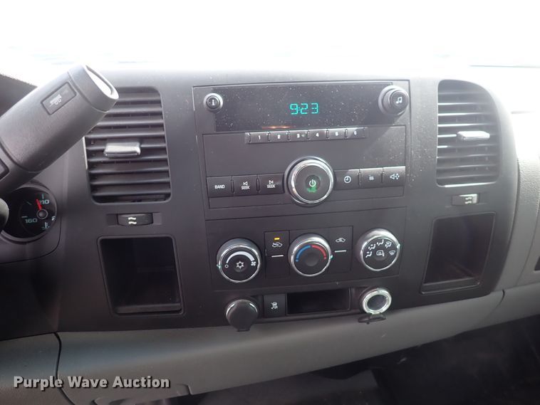 image for item DJ5558 2011 Chevrolet Silverado 1500  Ext. Cab pickup truck