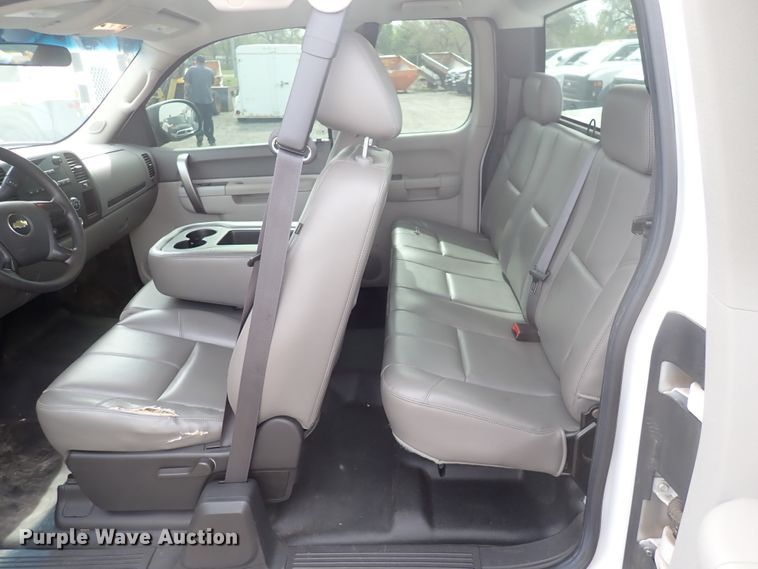 image for item DJ5558 2011 Chevrolet Silverado 1500  Ext. Cab pickup truck