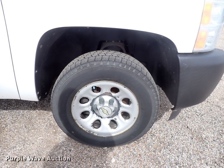 image for item DJ5558 2011 Chevrolet Silverado 1500  Ext. Cab pickup truck