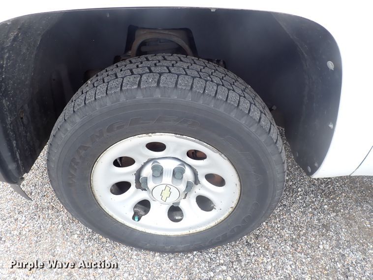 image for item DJ5558 2011 Chevrolet Silverado 1500  Ext. Cab pickup truck