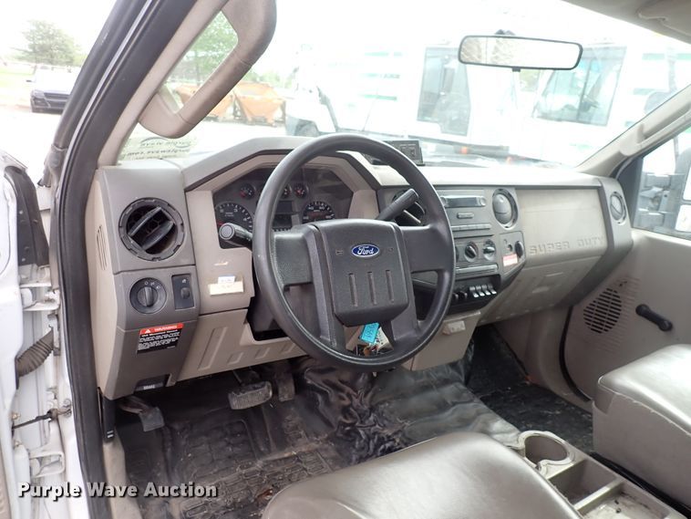 image for item DJ5560 2008 Ford F550 Super Duty  bucket truck