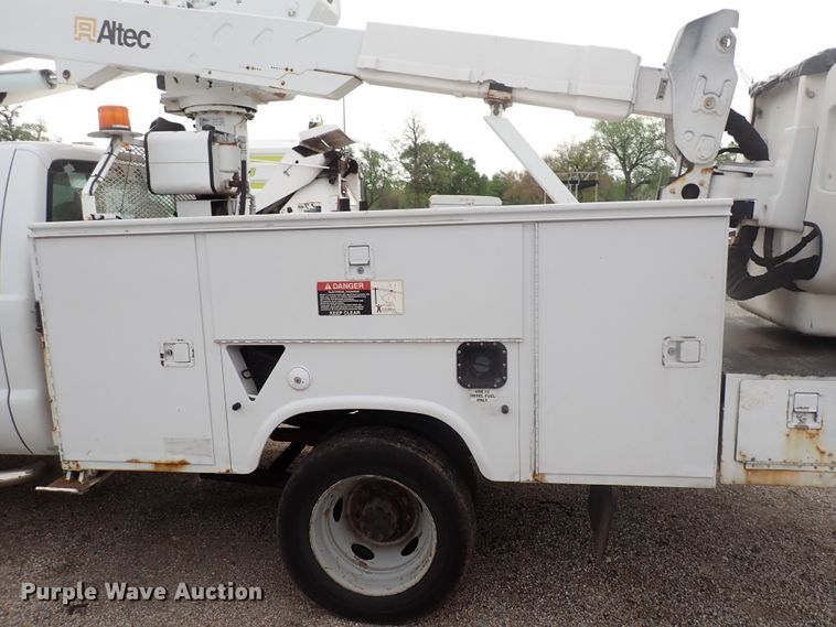 image for item DJ5560 2008 Ford F550 Super Duty  bucket truck