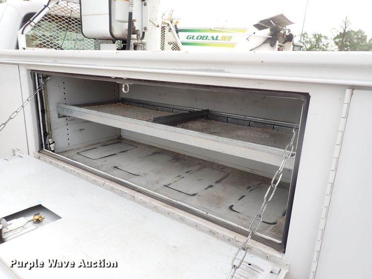 image for item DJ5560 2008 Ford F550 Super Duty  bucket truck