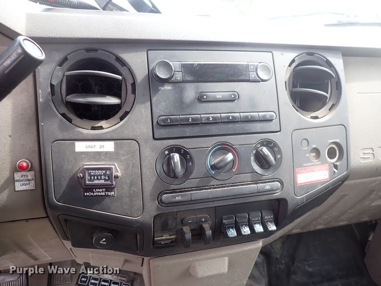 image for item DJ5561 2008 Ford F550 Super Duty  bucket truck