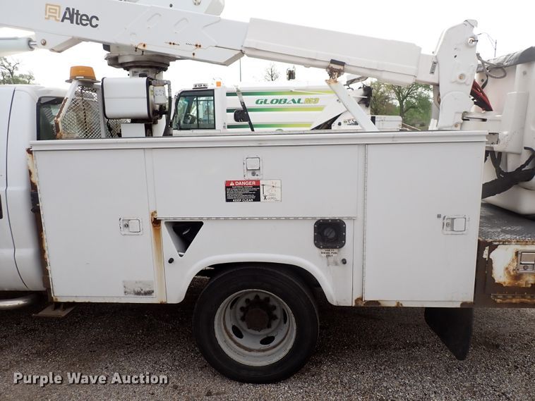 image for item DJ5561 2008 Ford F550 Super Duty  bucket truck