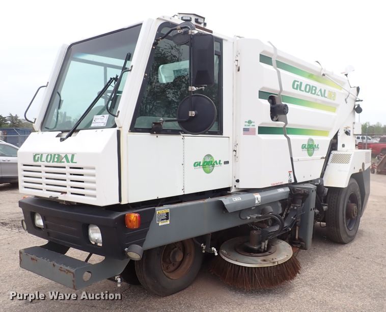 image for item DJ5601 2015 Global M3  street sweeper