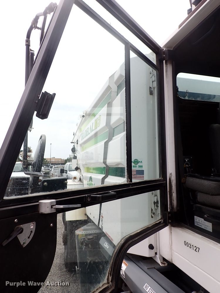 image for item DJ5601 2015 Global M3  street sweeper