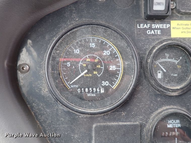 image for item DJ5601 2015 Global M3  street sweeper