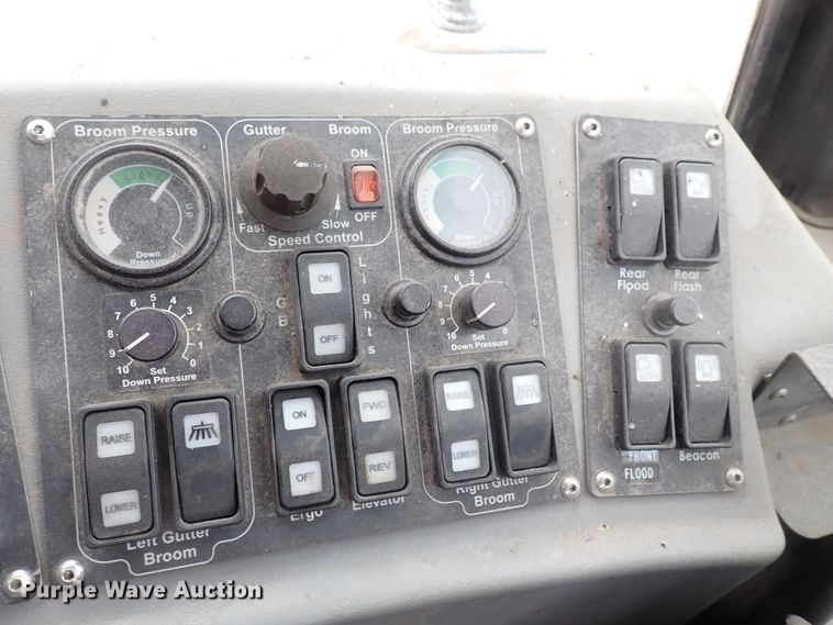 image for item DJ5601 2015 Global M3  street sweeper