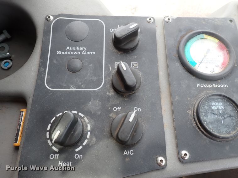 image for item DJ5601 2015 Global M3  street sweeper