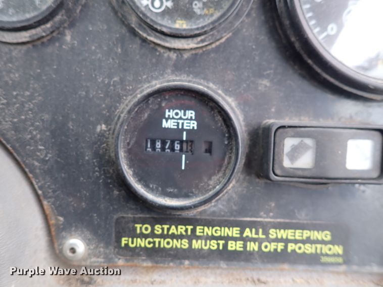 image for item DJ5601 2015 Global M3  street sweeper