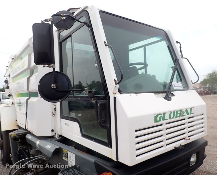 image for item DJ5601 2015 Global M3  street sweeper