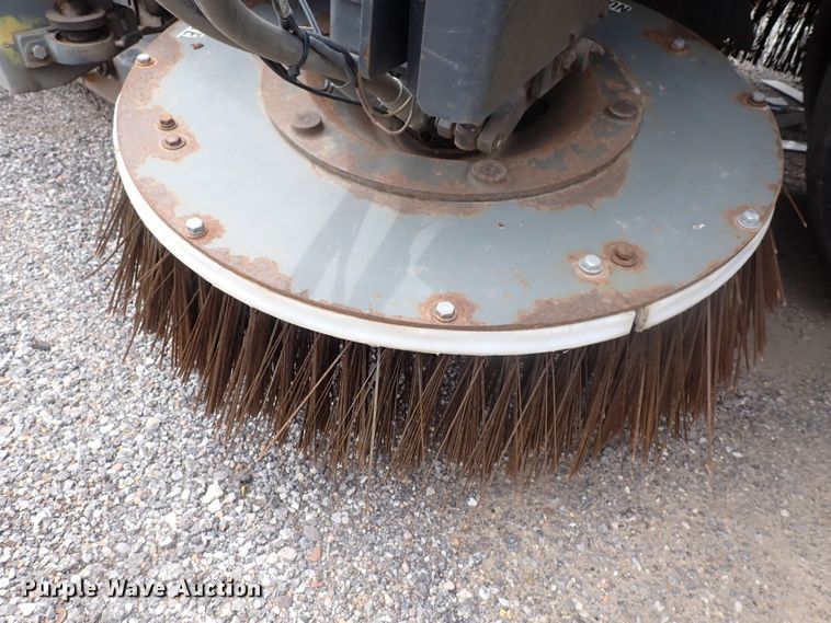image for item DJ5601 2015 Global M3  street sweeper