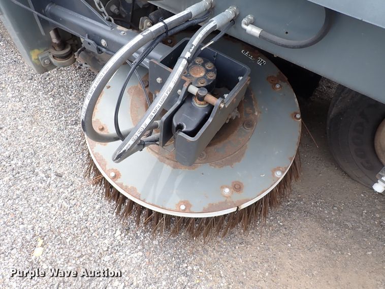 image for item DJ5601 2015 Global M3  street sweeper