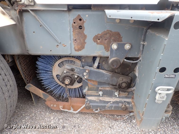 image for item DJ5601 2015 Global M3  street sweeper